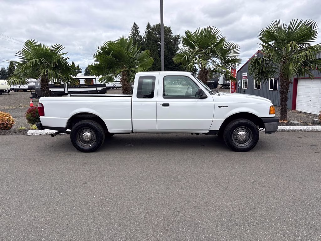 2004 White Ford Ranger XLT RWD Truck