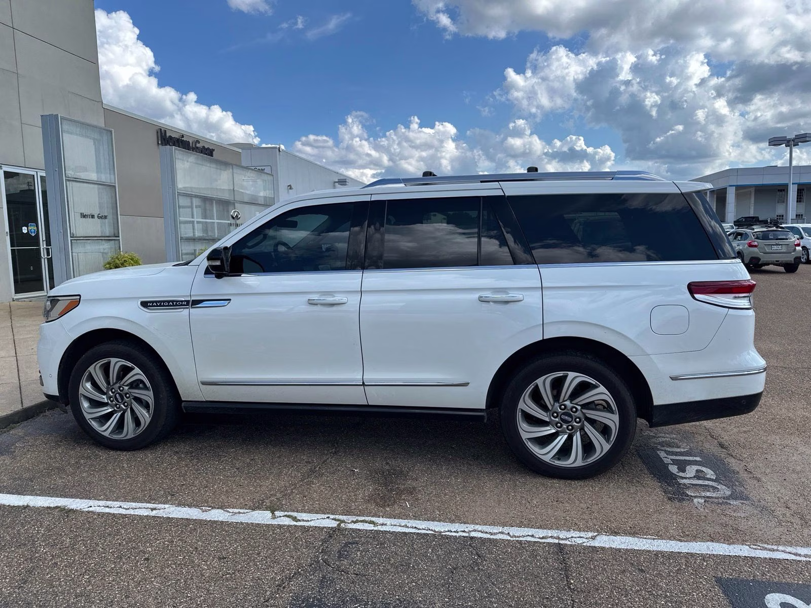 2023 White Metallic Lincoln Navigator Reserve 4X4 SUV