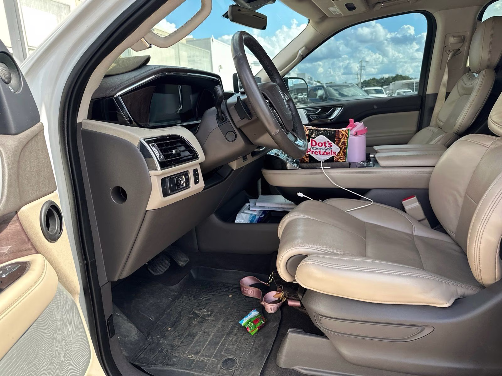 2023 White Metallic Lincoln Navigator Reserve 4X4 SUV