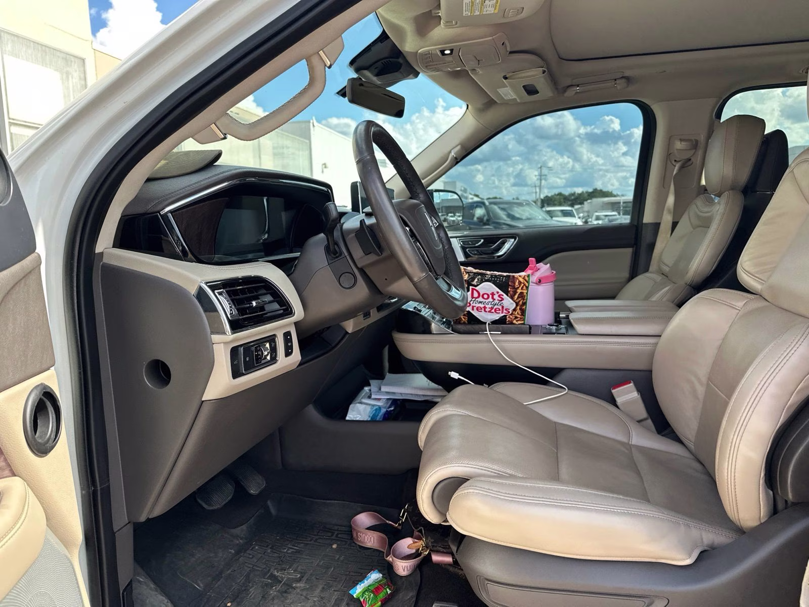 2023 White Metallic Lincoln Navigator Reserve 4X4 SUV