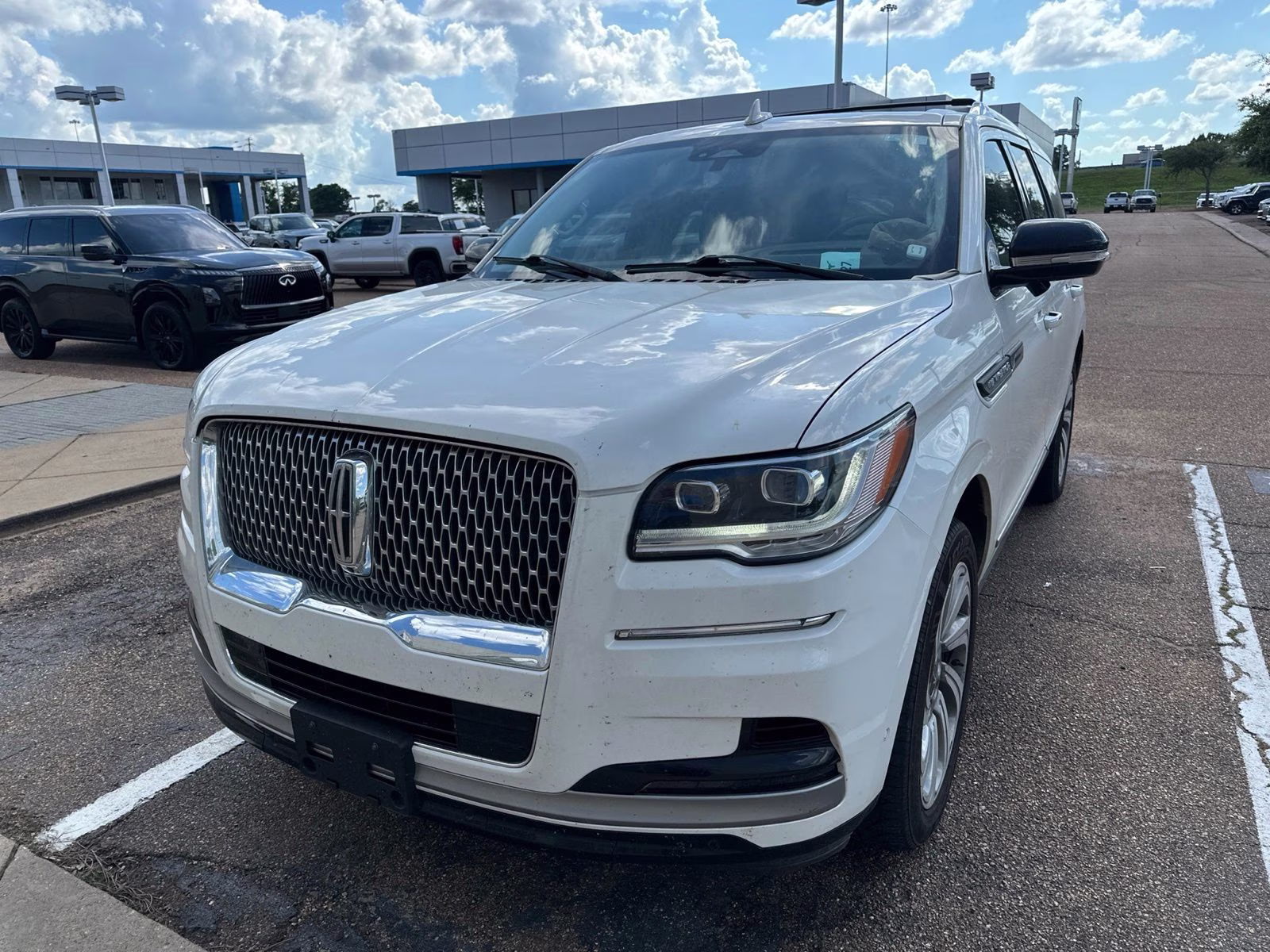 2023 White Metallic Lincoln Navigator Reserve 4X4 SUV