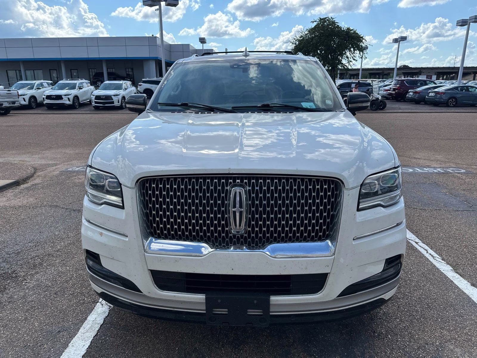2023 White Metallic Lincoln Navigator Reserve 4X4 SUV