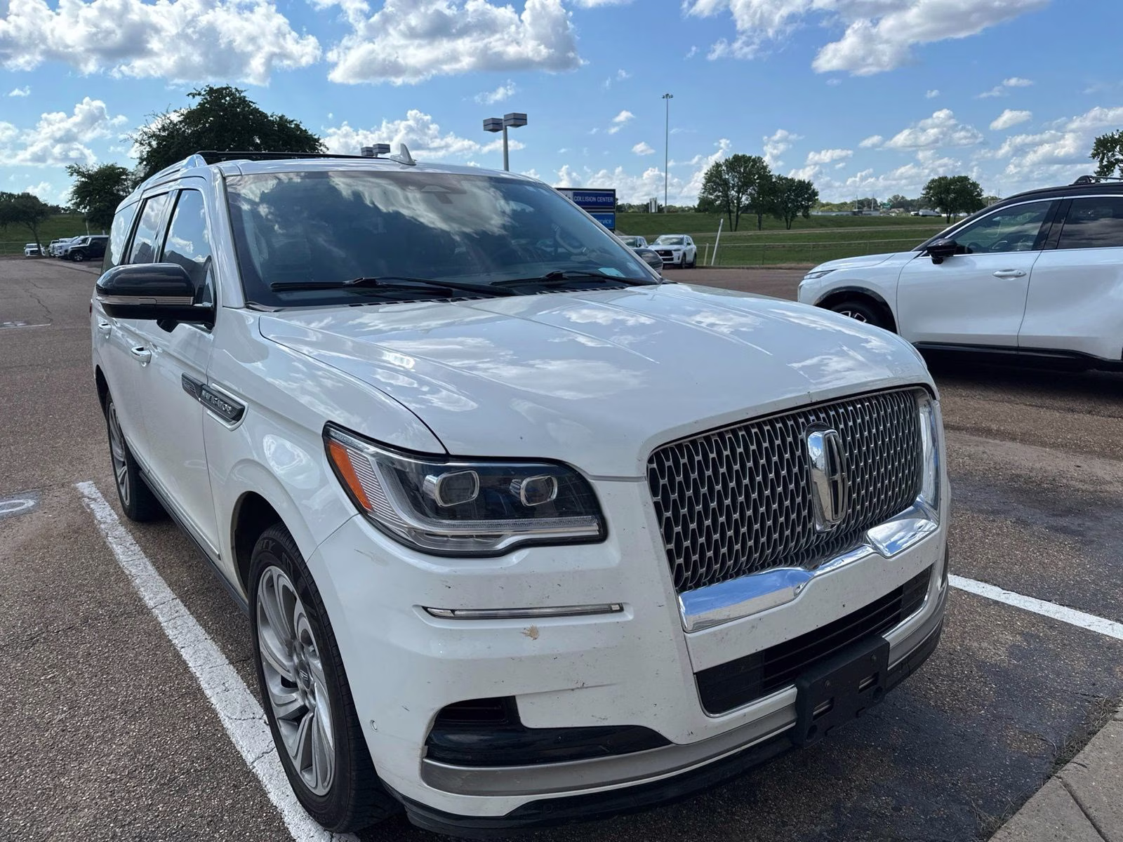 2023 White Metallic Lincoln Navigator Reserve 4X4 SUV