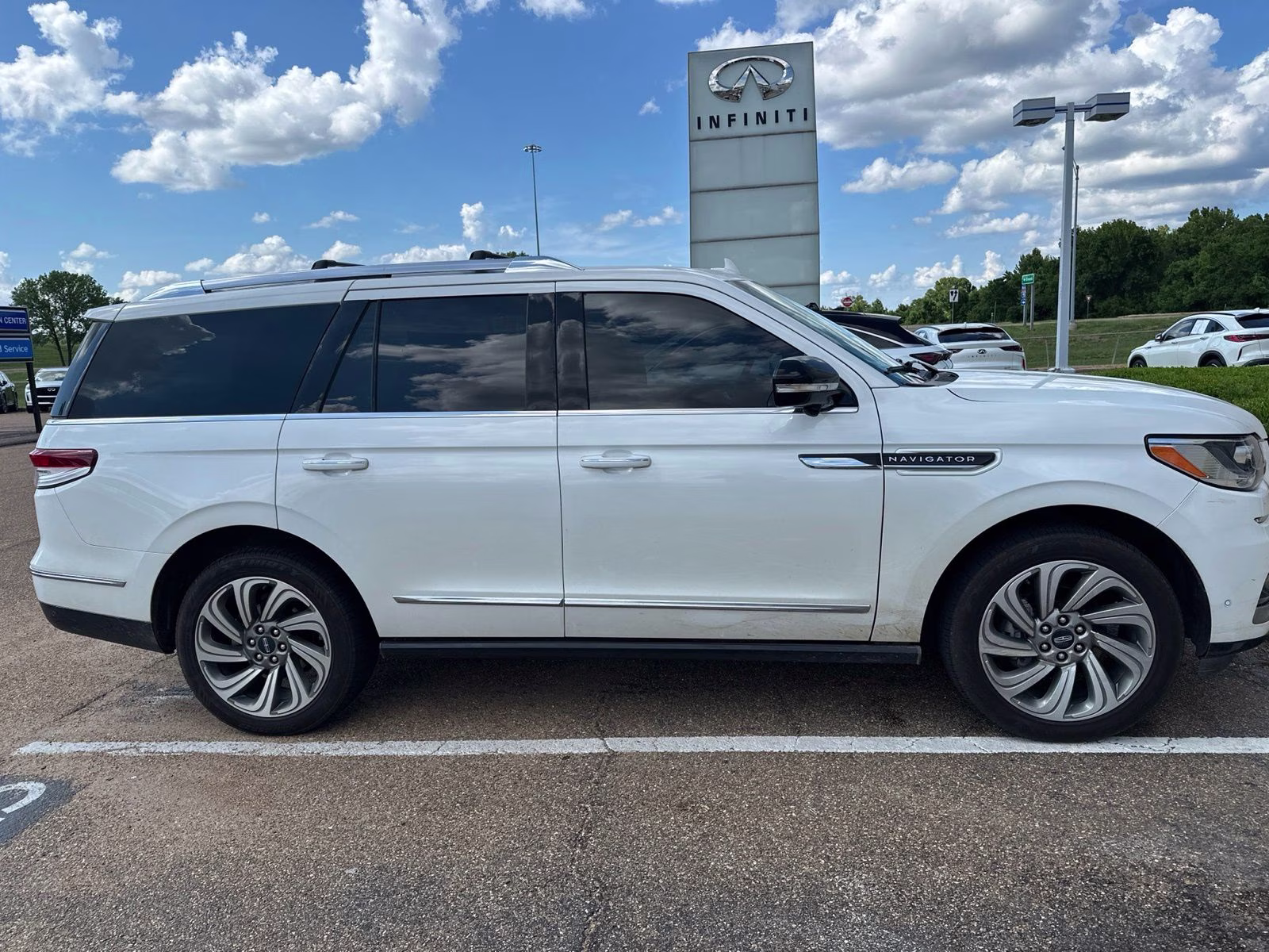 2023 White Metallic Lincoln Navigator Reserve 4X4 SUV