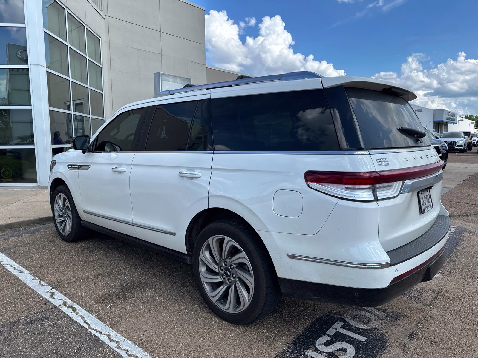 2023 White Metallic Lincoln Navigator Reserve 4X4 SUV