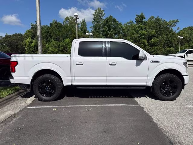 2020 Oxford White Ford F-150 LARIAT Crew Cab Pickup RWD Truck