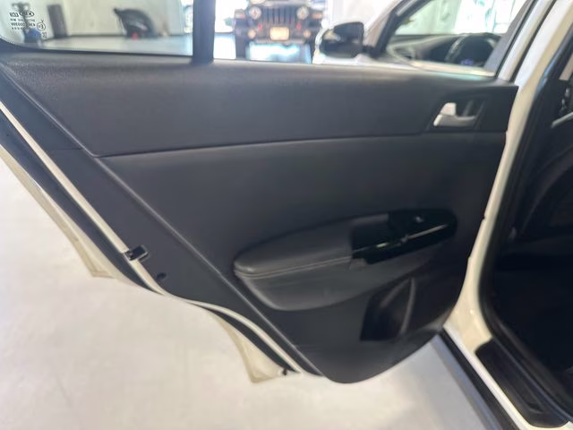 2018 Snow White Pearl Kia Sportage EX AWD SUV
