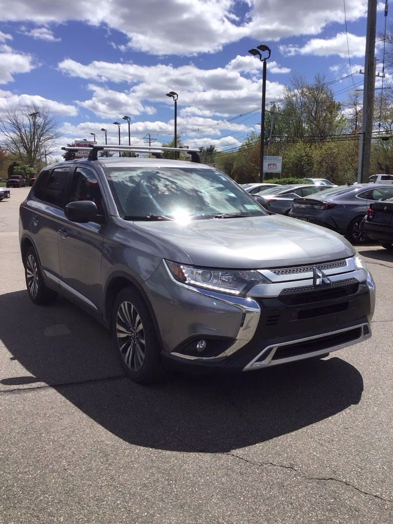 2020 Gray Mitsubishi Outlander ES 4X4 SUV