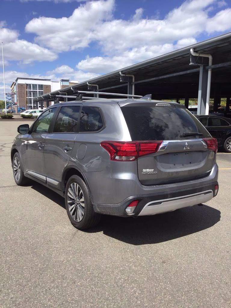2020 Gray Mitsubishi Outlander ES 4X4 SUV