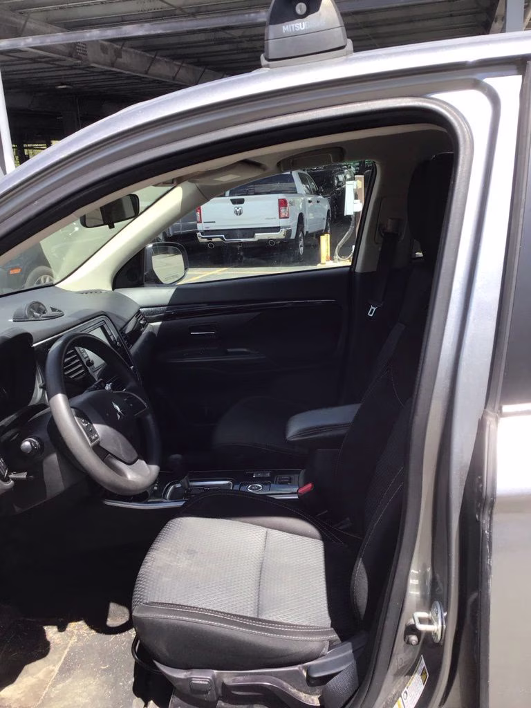 2020 Gray Mitsubishi Outlander ES 4X4 SUV