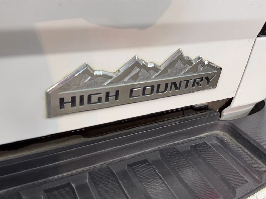 2017 Summit White Chevrolet Silverado 2500HD High Country Duramax Plus w/Preferred Equipt 4X4 Truck