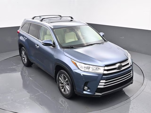 2019 Shoreline Mist Toyota Highlander XLE AWD SUV