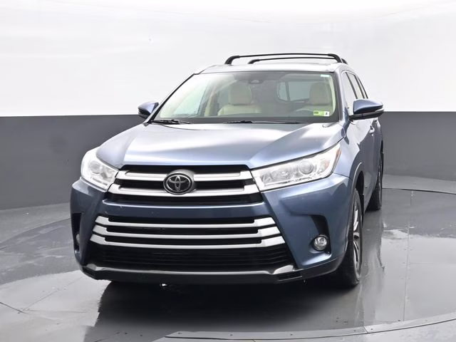 2019 Shoreline Mist Toyota Highlander XLE AWD SUV