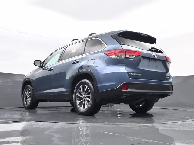 2019 Shoreline Mist Toyota Highlander XLE AWD SUV