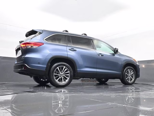 2019 Shoreline Mist Toyota Highlander XLE AWD SUV