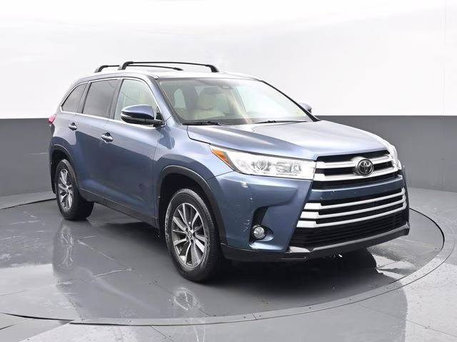 2019 Shoreline Mist Toyota Highlander XLE AWD SUV