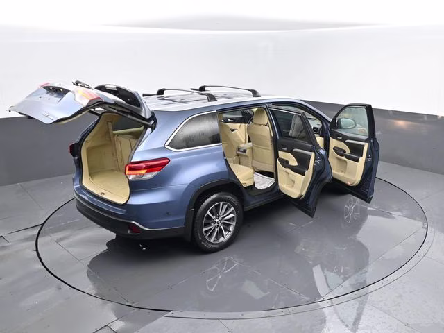 2019 Shoreline Mist Toyota Highlander XLE AWD SUV