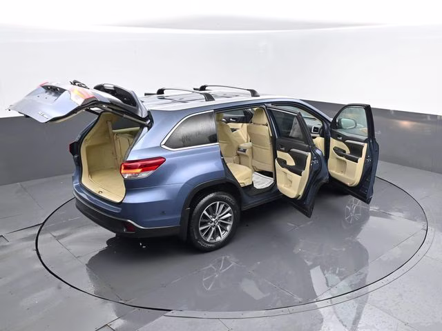 2019 Shoreline Mist Toyota Highlander XLE AWD SUV
