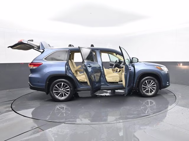 2019 Shoreline Mist Toyota Highlander XLE AWD SUV