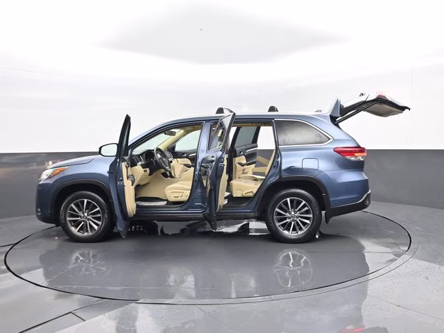 2019 Shoreline Mist Toyota Highlander XLE AWD SUV
