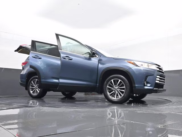2019 Shoreline Mist Toyota Highlander XLE AWD SUV