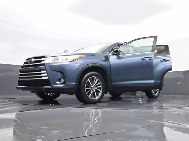2019 Shoreline Mist Toyota Highlander XLE AWD SUV