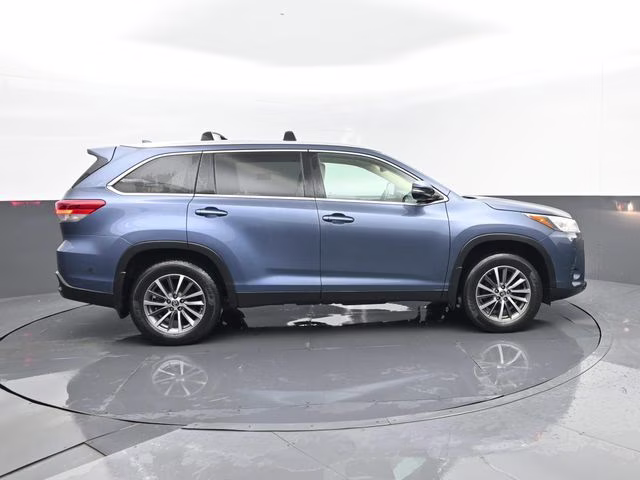 2019 Shoreline Mist Toyota Highlander XLE AWD SUV