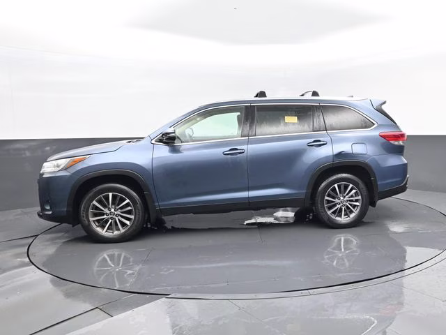2019 Shoreline Mist Toyota Highlander XLE AWD SUV