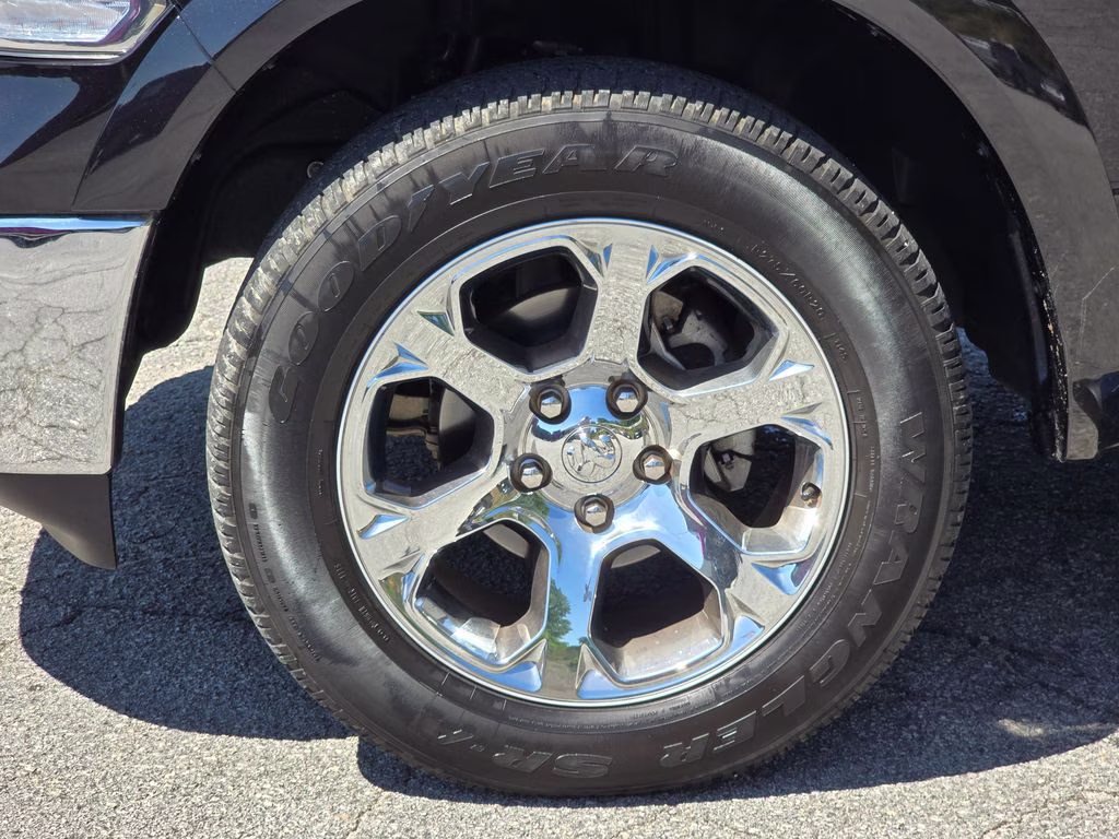 2016 Brilliant Black Crystal Pearlcoat Ram 1500 Laramie 4X4 Truck