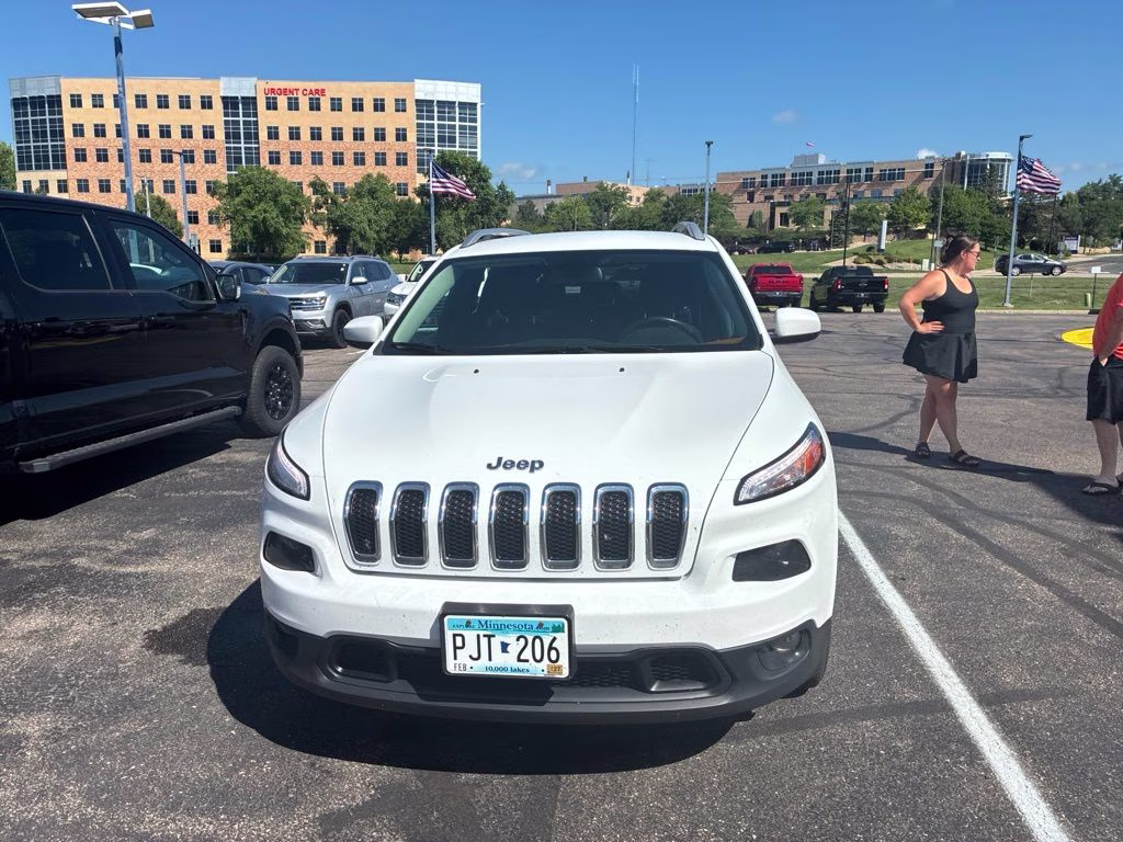 2016 Bright White Clearcoat Jeep Cherokee Latitude w/Cold Weather Group 4X4 SUV