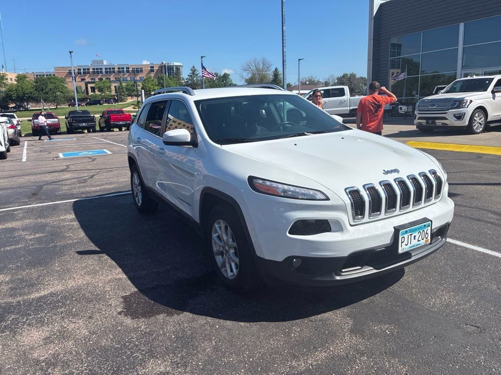 2016 Bright White Clearcoat Jeep Cherokee Latitude w/Cold Weather Group 4X4 SUV