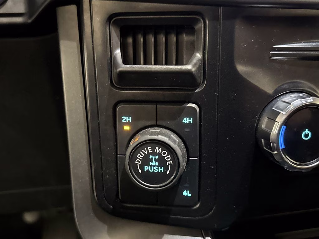 2024 Agate Black Metallic Ford F-150 XLT 4X4 Truck