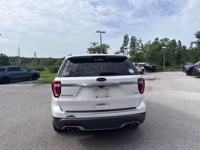 2019 White Platinum Metallic Tri-Coat Ford Explorer Platinum 4X4 SUV