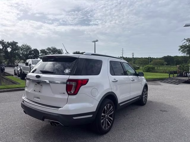 2019 White Platinum Metallic Tri-Coat Ford Explorer Platinum 4X4 SUV