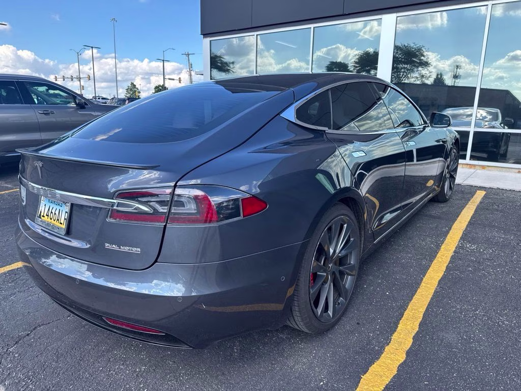 2019 Midnight Silver Metallic Tesla Model S Performance AWD Hatchback