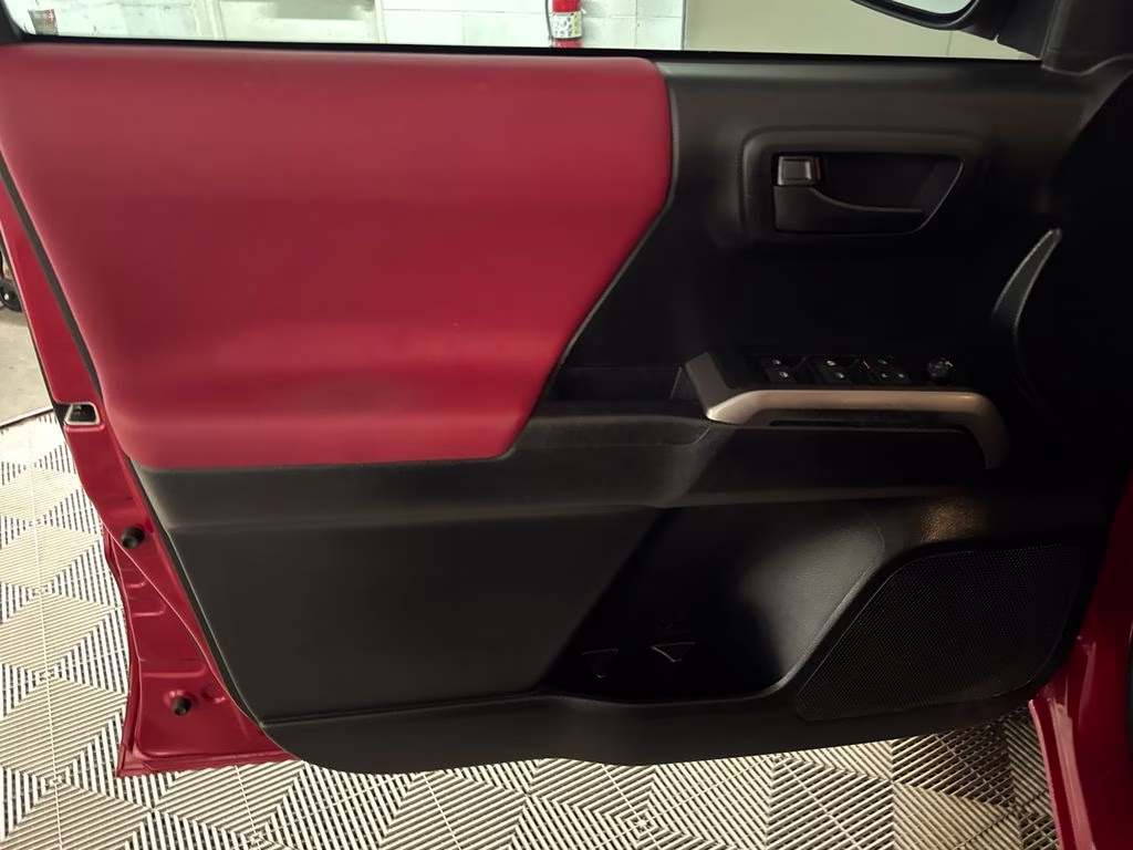 2022 Barcelona Red Metallic Toyota Tacoma SR5 RWD Truck