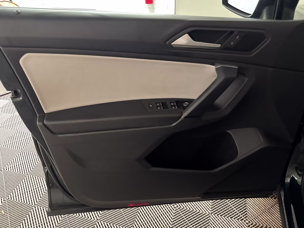 2019 Dark Moss Green Metallic Volkswagen Tiguan 2.0T SE FWD SUV