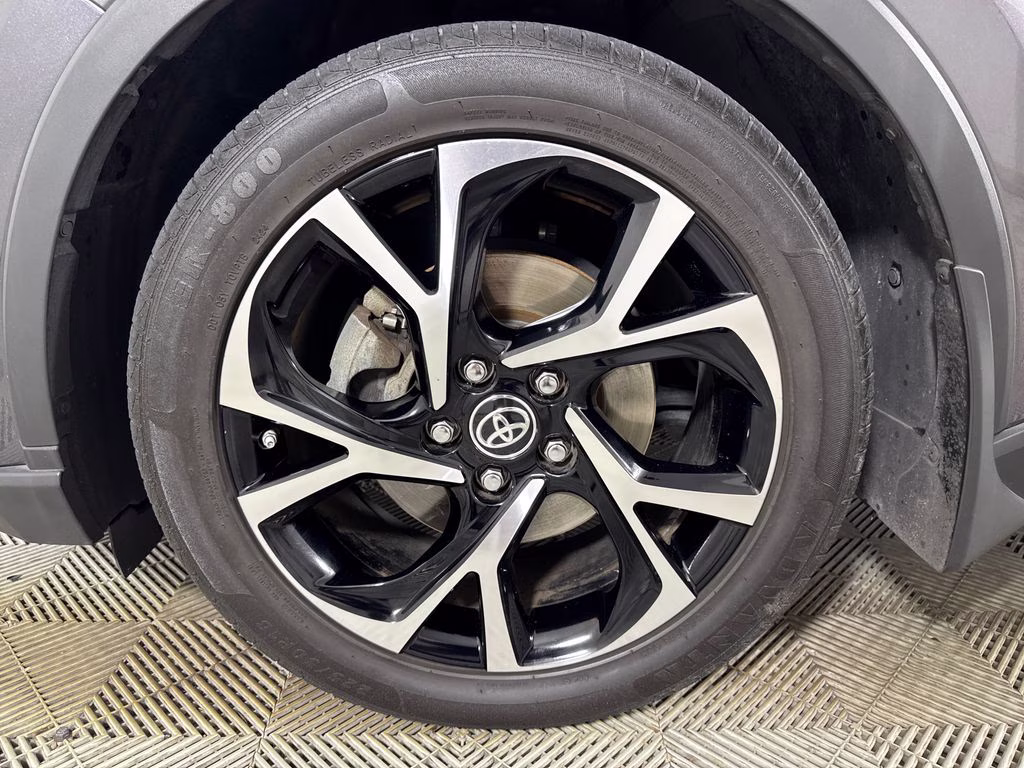 2021 Magnetic Gray Metallic Toyota C-HR XLE FWD SUV