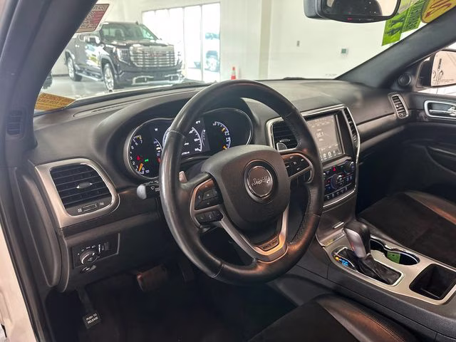 2017 Bright White Clearcoat Jeep Grand Cherokee Altitude 4X4 SUV