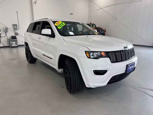2017 Bright White Clearcoat Jeep Grand Cherokee Altitude 4X4 SUV