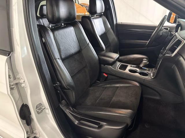 2017 Bright White Clearcoat Jeep Grand Cherokee Altitude 4X4 SUV