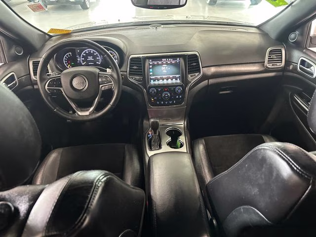 2017 Bright White Clearcoat Jeep Grand Cherokee Altitude 4X4 SUV