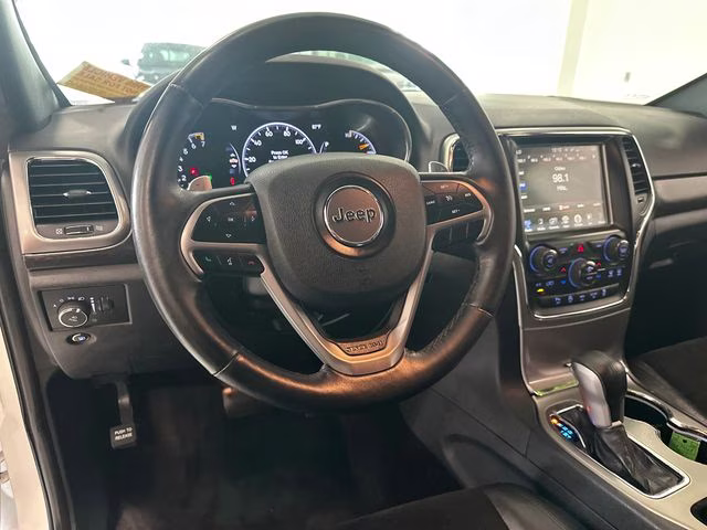2017 Bright White Clearcoat Jeep Grand Cherokee Altitude 4X4 SUV