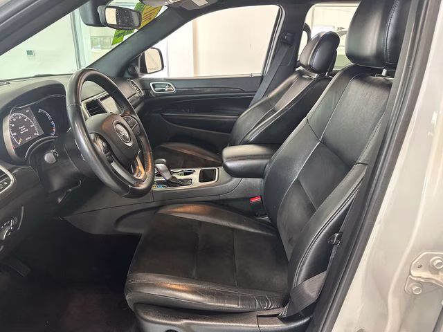 2017 Bright White Clearcoat Jeep Grand Cherokee Altitude 4X4 SUV