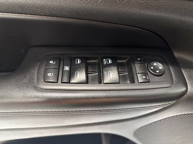 2017 Bright White Clearcoat Jeep Grand Cherokee Altitude 4X4 SUV