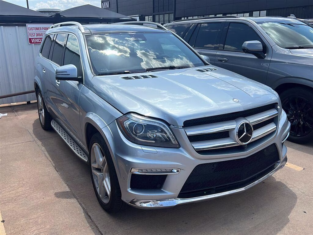 2015 Diamond Silver Metallic Mercedes-Benz GL-Class GL 550 AWD SUV