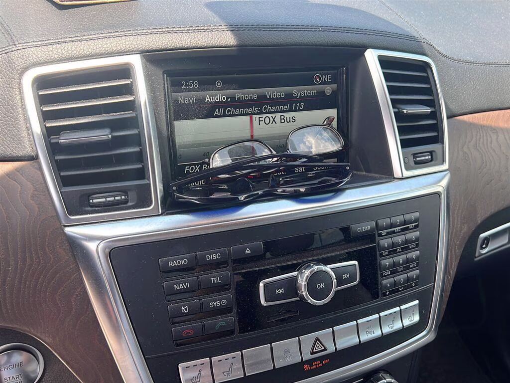 2015 Diamond Silver Metallic Mercedes-Benz GL-Class GL 550 AWD SUV