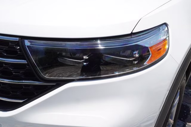 2024 Star White Metallic Tri-Coat Ford Explorer XLT RWD SUV