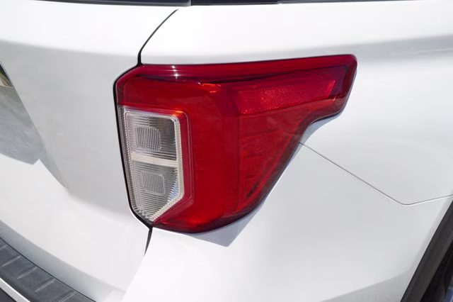 2024 Star White Metallic Tri-Coat Ford Explorer XLT RWD SUV