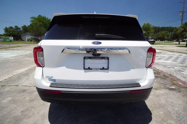 2024 Star White Metallic Tri-Coat Ford Explorer XLT RWD SUV